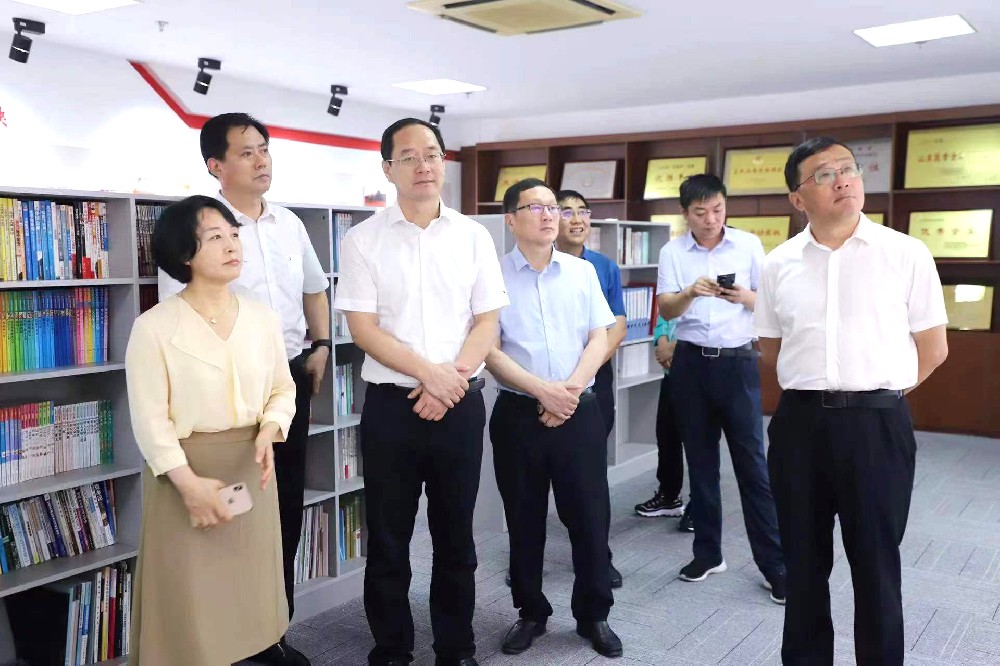 山(shān)東(dōng)省總工(gōng)會(huì)副主席唐豔霞一(yī)行(xíng)考察中瑞集團