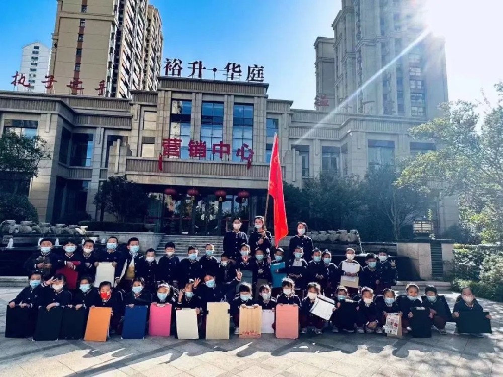 裕升華庭Ⅱ期 | 童心繪夢！華庭幼兒(ér)園秋日(rì)寫生(shēng)“對(duì)畫(huà)”美(měi)好(hǎo)生(shēng)活