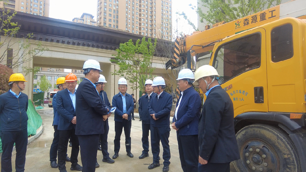 日(rì)照(zhào)市(shì)副市(shì)長(cháng)滕厚軍一(yī)行(xíng)到(dào)裕升紫悅府項目調研指導保交樓工(gōng)作(zuò)