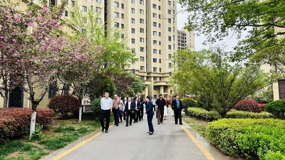 秦皇島路(lù)社區(qū)各物(wù)業(yè)團隊走進裕升大(dà)唐華府觀摩學習(xí)